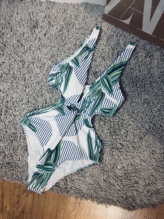 Piekny bialy stroj kapielowy rozm M jednoczesciowy bikini