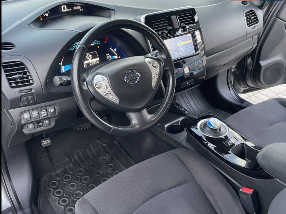 Оренда автомобіля нісан ліф