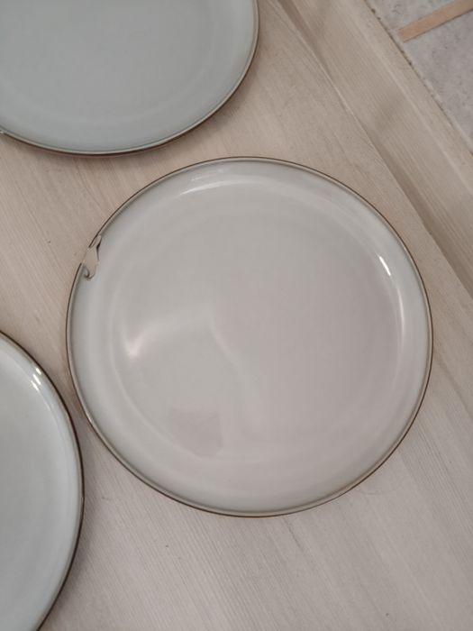Gladelig ikea zestaw szarych talerzy brązowy rant