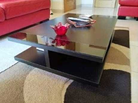 Móveis (camas duplas, sala, cozinha e camas de bebé)