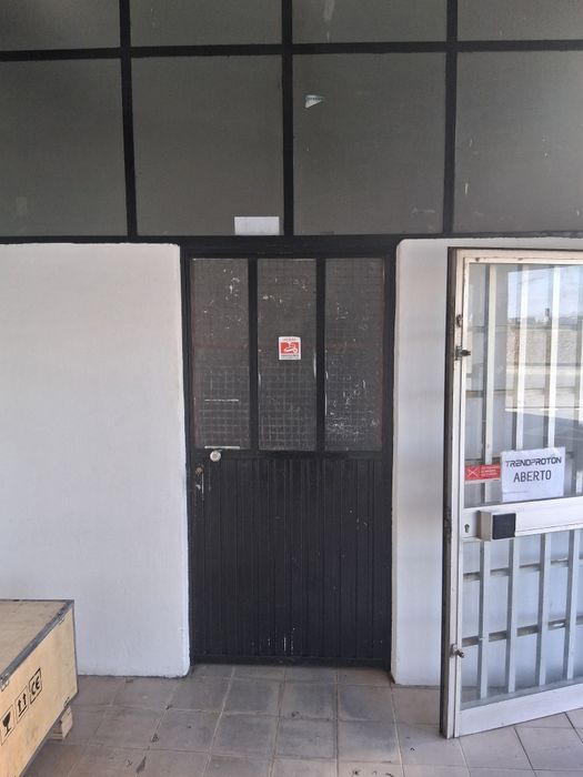 Arrenda se Espaço Comercial ou Armazém