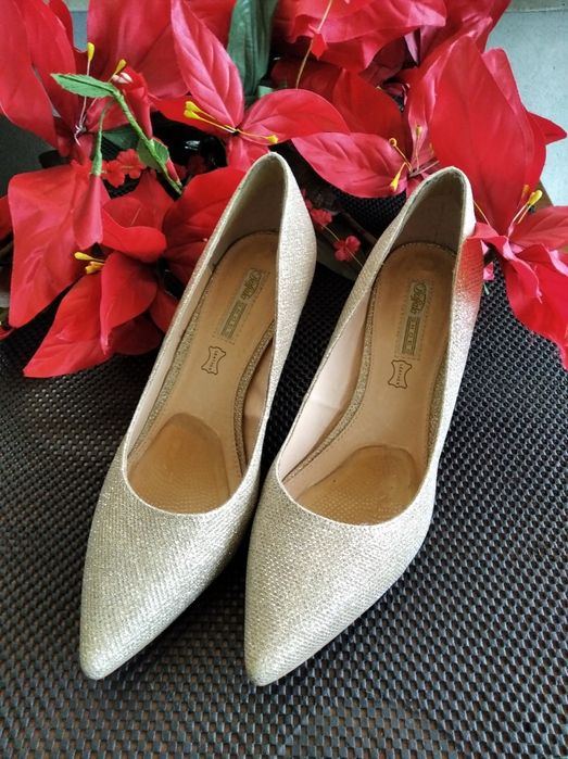 Czółenka Buffalo Gold jak nowe