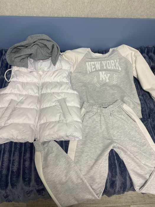 Продам чудовий костюм трійку