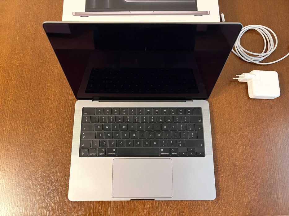 MacBook Pro M3 , 1TB SSD, 8GB Ram, stan bdb