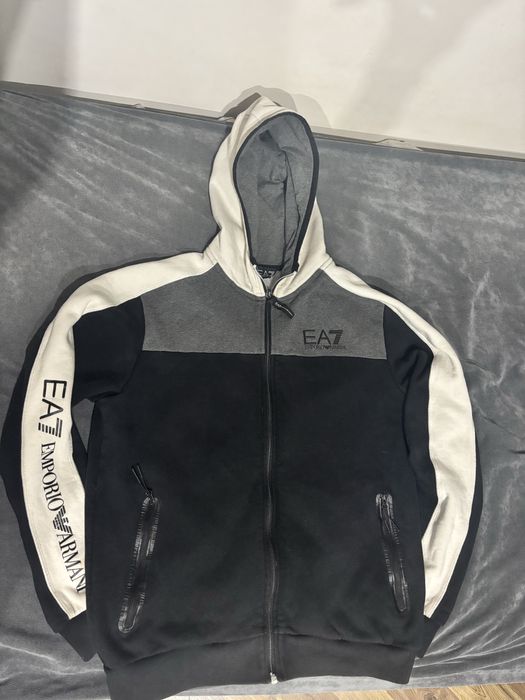 Кофта emporio armani очень красивая оригинал