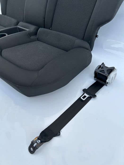 Bancos traseiros e cintos Audi A1