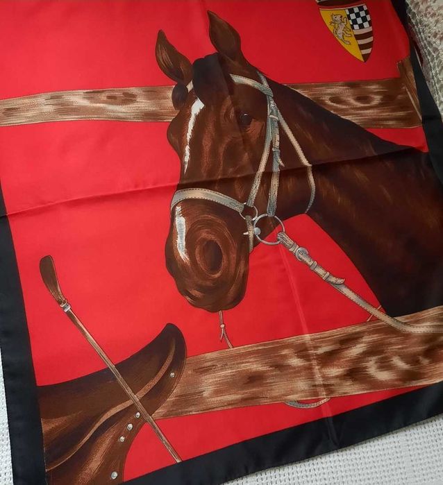 Yyes Le Roy duża Hors z koniem Hippika Herb czerwona jeździectwo chustka