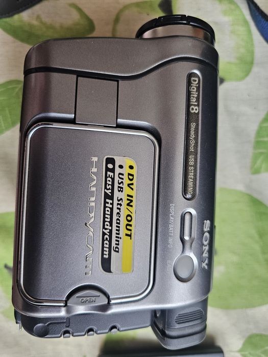 Видеокамера Sony DCR-TRV285E