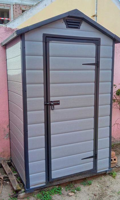 Casinha em resina para exterior, jardim - como nova