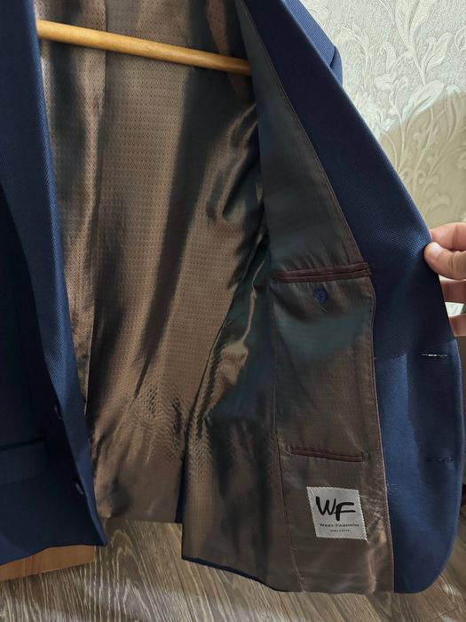 Темно-синій чоловічий піджак