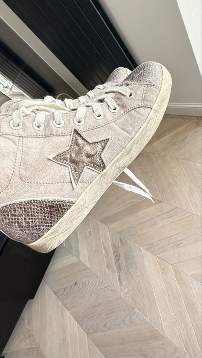 Buty stella vs Golden Goose model Mid Star