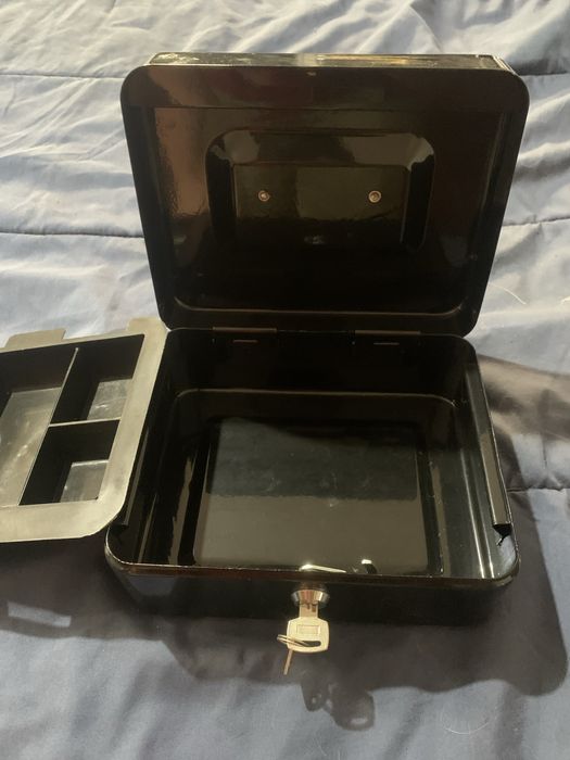 Caixa cofre com duas chaves