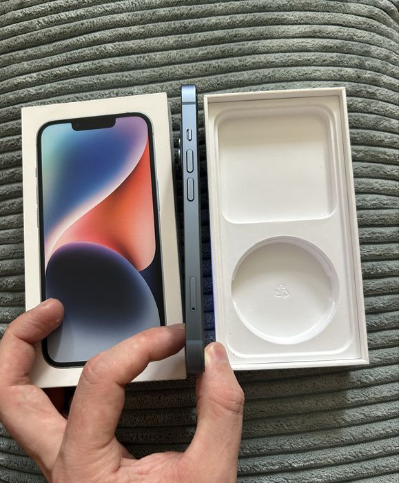 Продаю свой айфон 14 128 гигабайт 90%, на гарантии iphone 14 128