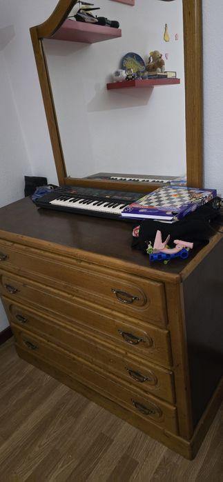 Vendo cómoda e duas mesas de cabeceira