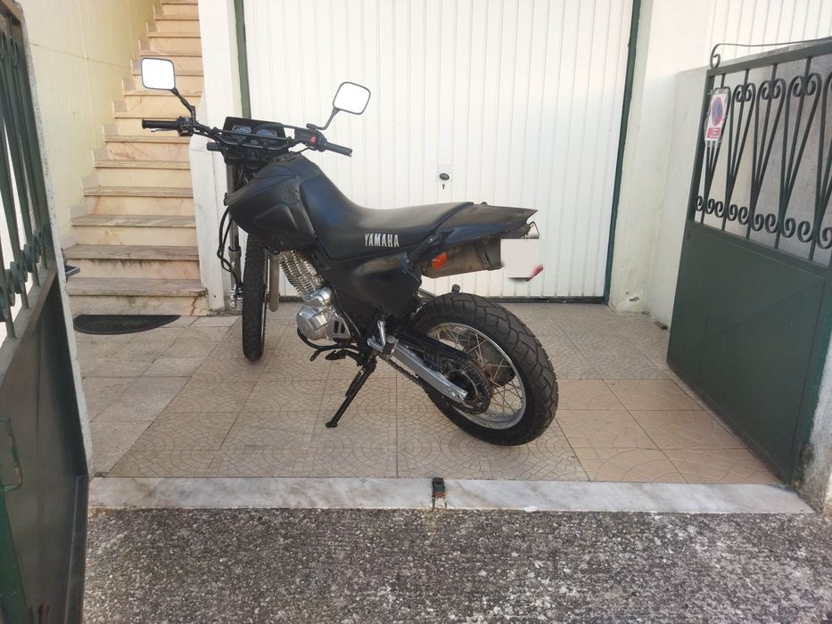 Yamaha XT 600, em bom estado, aceito retoma/troca