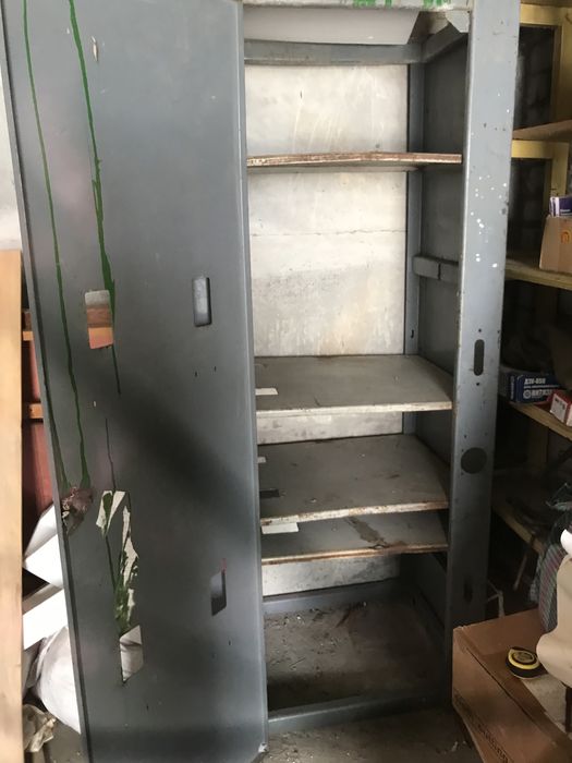 Металевий шкаф в гараж