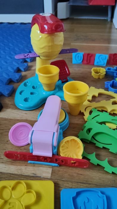 Zestaw ciastolina play-doh foremki do ciastoliny, psi patrol