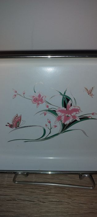 Niewielka taca, stabilna