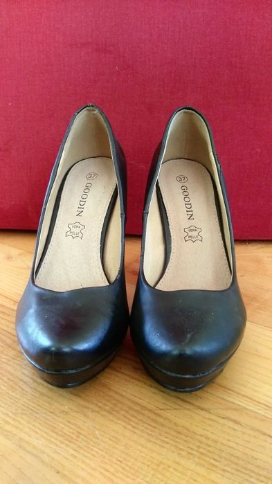 Buty na obcasie GOODIN