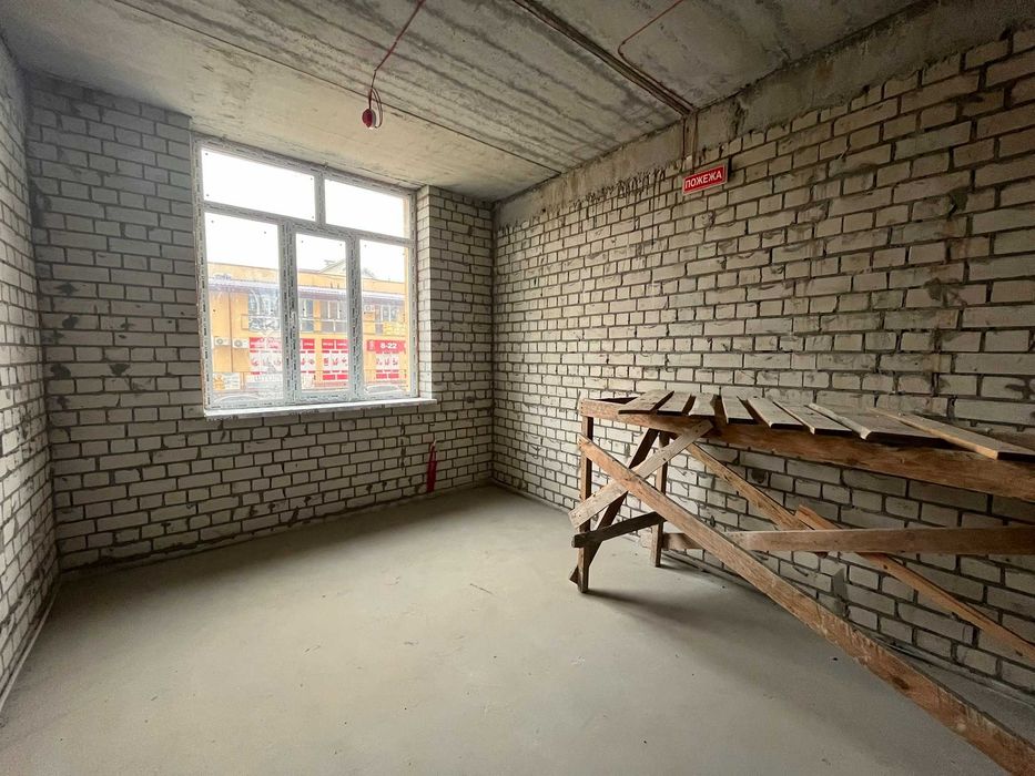 Продаж неж приміщення 1 пов ЖК Чайка(до метро 10 хв) 200м кв  дешево