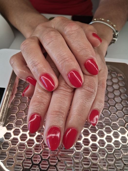 Manicure hybrydowy. Paznokcie hybrydowe.