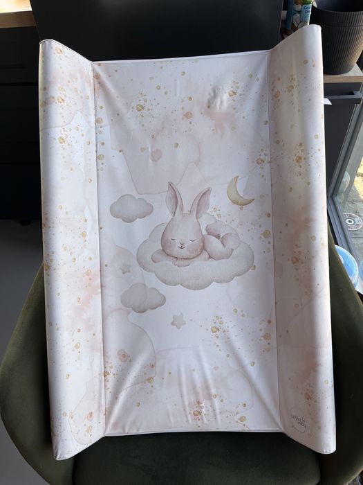 Przewijak z króliczkiem dla niemowląt