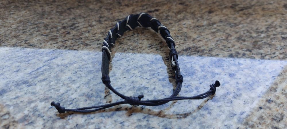 Skórzana Bransoletka czarna z ozdobnym splotem