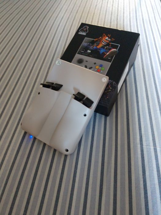 Продам портативную игровую консоль M18 SJGAM, Серый