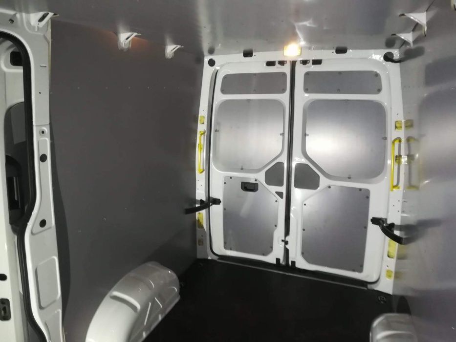 VW Crafter L4H3 Kompleksowe zabudowy samochodów dostawczych