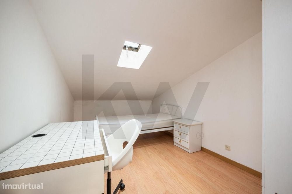 Apartamento T9 em Dúplex com garagem e duas entradas independentes | R