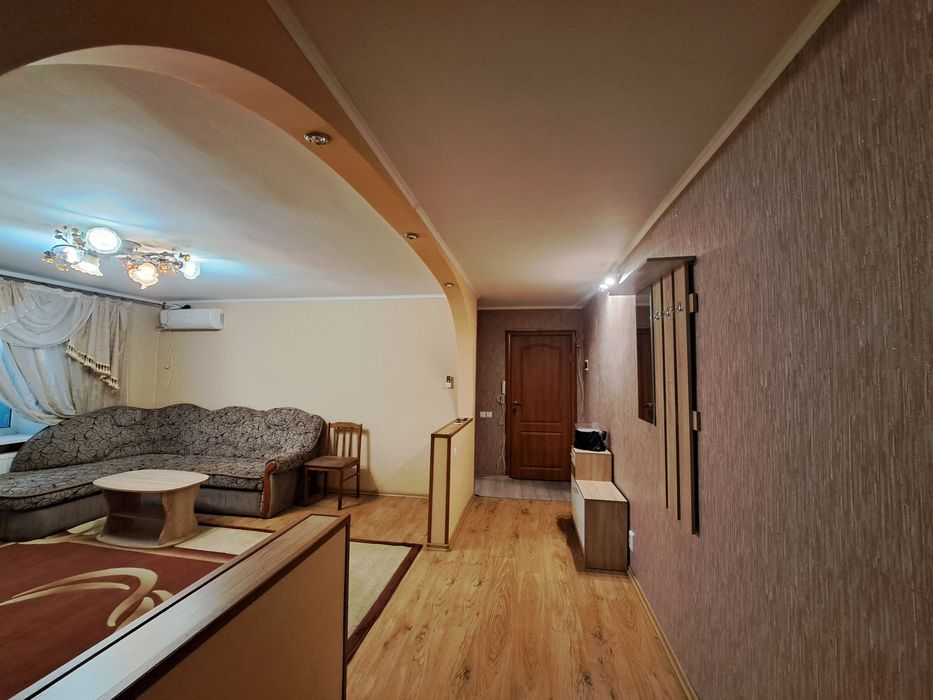 Оренда 3 кімнатноі квартири  в центрі на Театральній