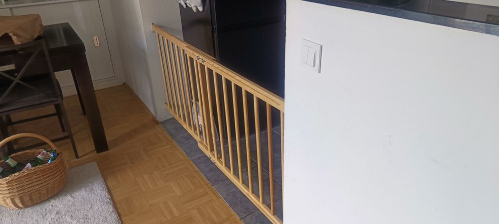 Płotek bramka zabezpieczająca dla dzieci lub zwierząt