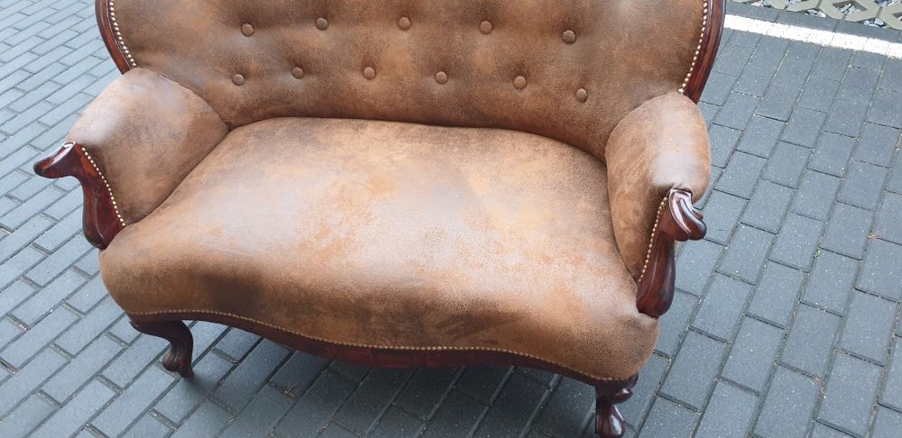 Sofa     antyczna