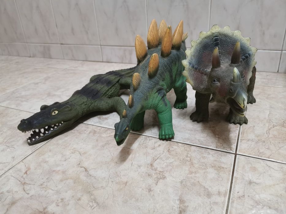 Dinossauros / crocodilo / javali médios