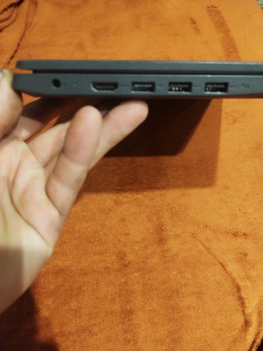 Lenovo V14-ADA 14" - компактний ноутбук з Windows 11 Pro