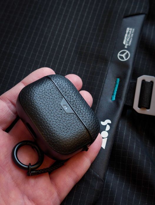 Защитный кейс "Mous" Black Leather к наушникам Apple AirPods Pro 1 и 2