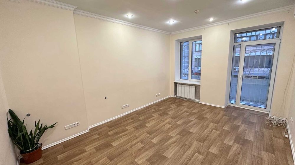 Без% Фото реал 51,3м2 2/4пов фасад ж/ф 3к офіс Шевченківський центр