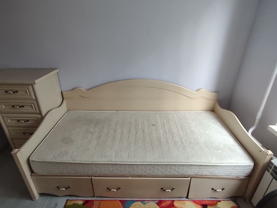 Кровать з матрасом