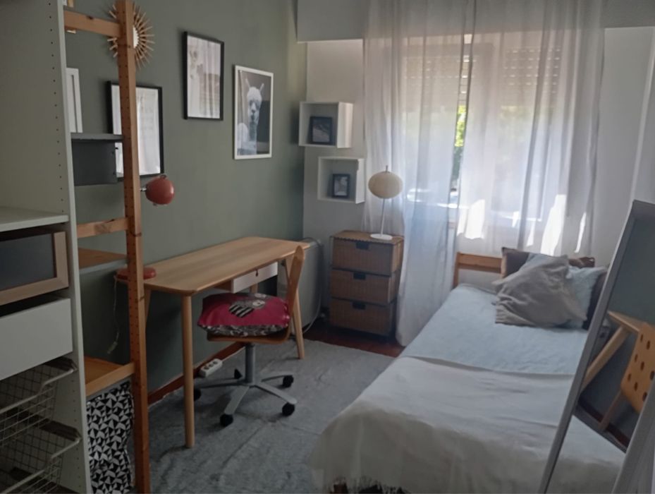 Quarto em Oeiras perto da estação e Nova SBE