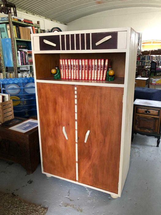 Guarda Fatos dos anos 70, remodelado.