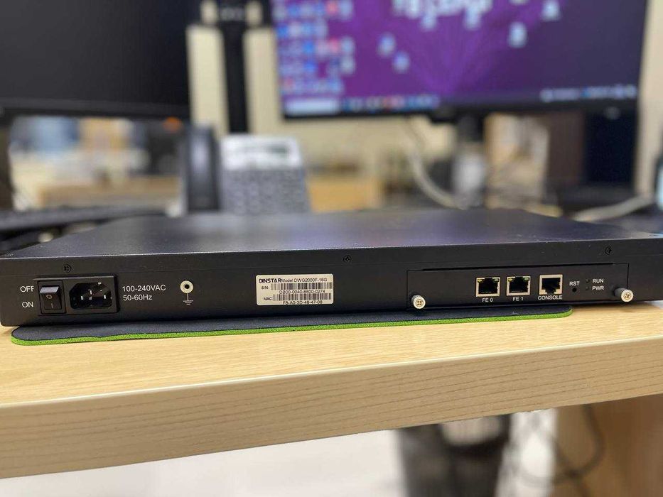 GSM VoIP-шлюз Dinstar DWG2000F-16G