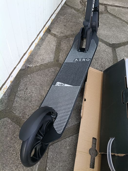 Hulajnoga aero a180