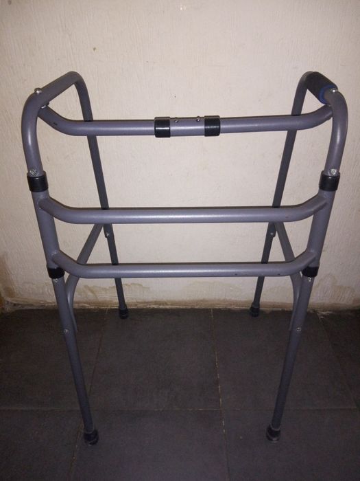 Продам ходунки  медичні