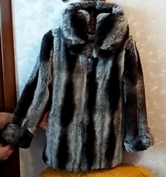 Продам куртку теплую из искусственного меха