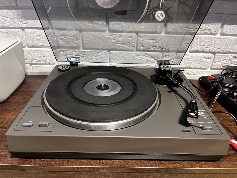 Gramofon FISHER MT-6210  Auto Return. Made in Japan.