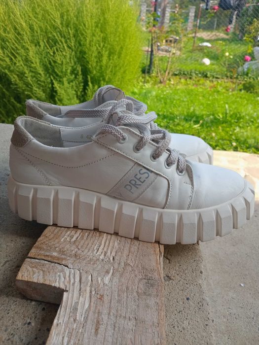 Кросівки шкіряні