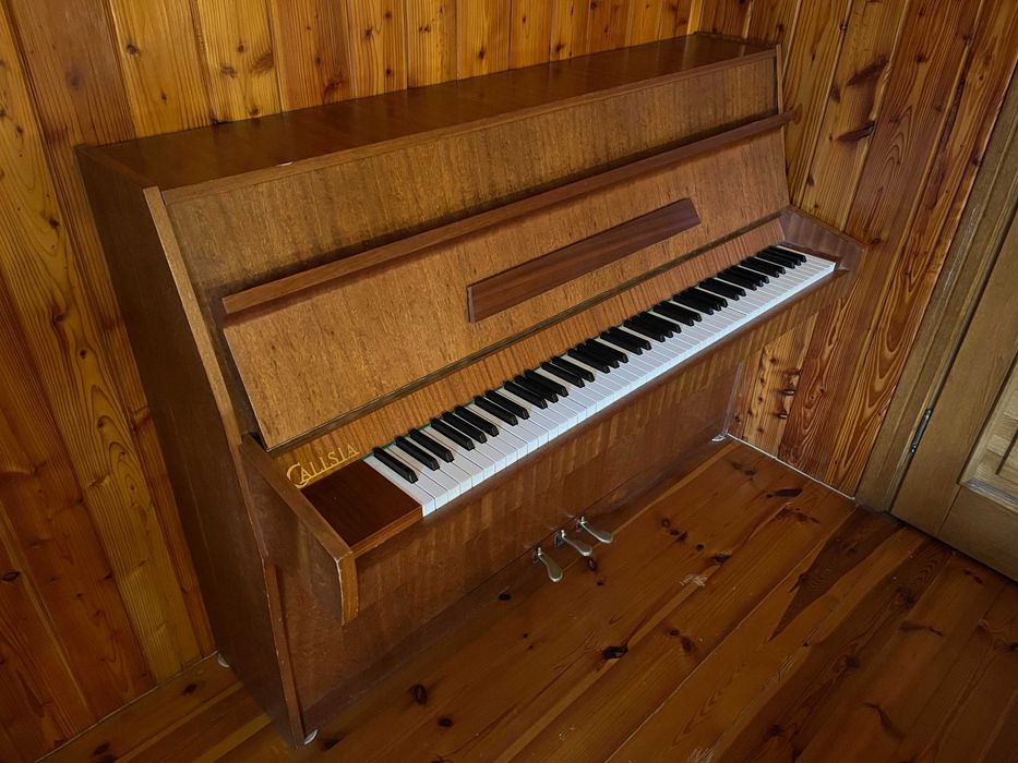 Pianino Calisia – klasyczne, drewniane, 3 pedały