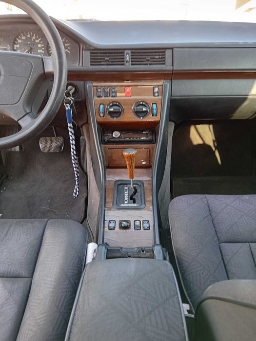 Mercedes Benz 124 T Gasóleo