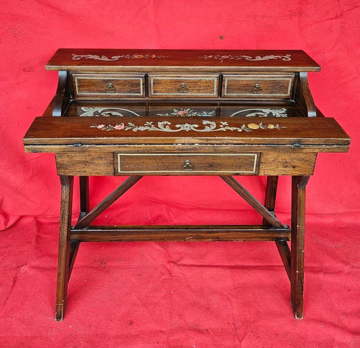 Secretária de estilo holandês