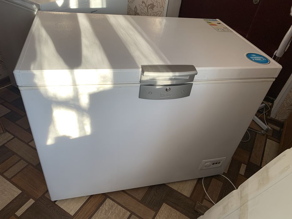 Морозильна скриня BEKO 300л